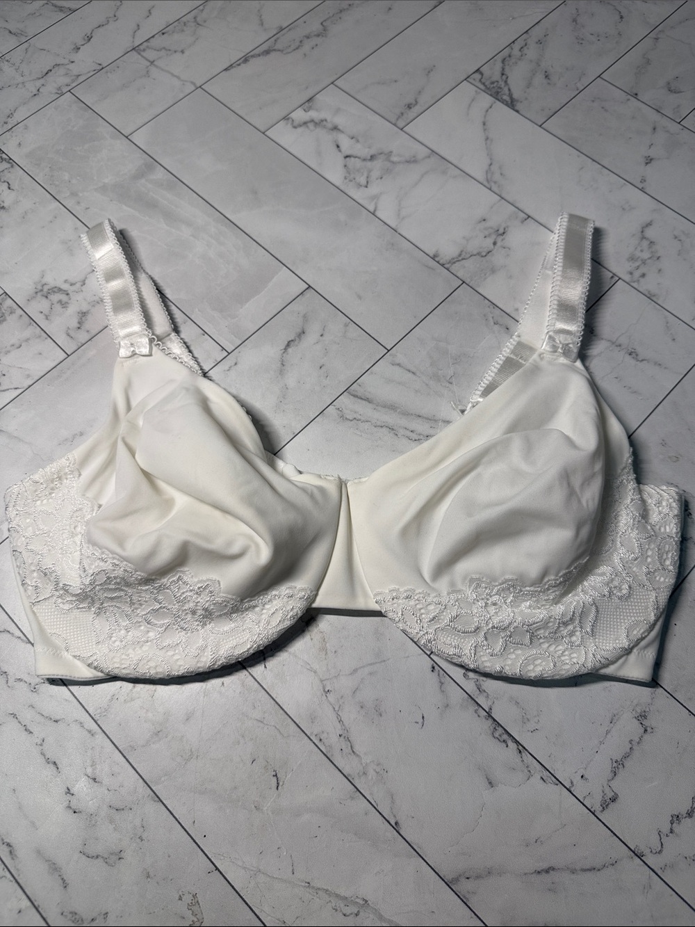 Olga Lace Underwire Supreme Lift White 38DD